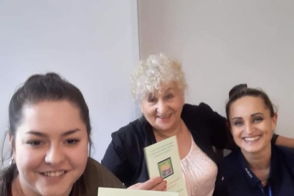 senior-27DAB8615-FE26-F986-E15E-A2C01BB76F09.jpg